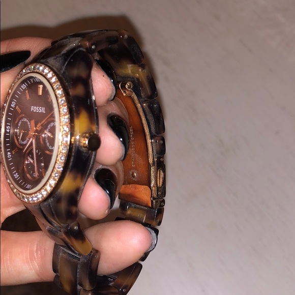 Watch, barely worn, still working & have the box - Picture 3 of 4